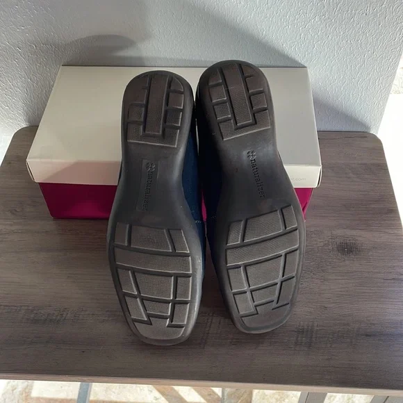 Naturalizer Canova Loafers Navy Suede with Brown Patent - Picture 4 of 9